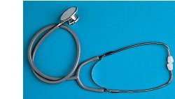 STETOFONENDOSCOPIO LEGGERO, GIREVOLE, CON MEMBRANA ED ANELLINO GOMMA NELLO STETOSCOPIO. ARCHETTO BIAURICOLARE PER AUSCULTAZIONE CON MOLLA ESTERNA - Farmacia Bartoli