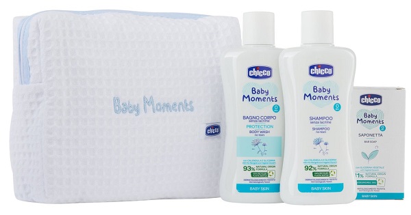 CHICCO BABY MOMENTS BEAUTY BAG ZIP AZZURRO BAGNOSCHIUMA PELLI DELICATE 200 ML + SHAMPOO PELLI DELICATE 200 ML + SAPONE SOLITO PELLI DELICATE 100 G - Farmacia Bartoli